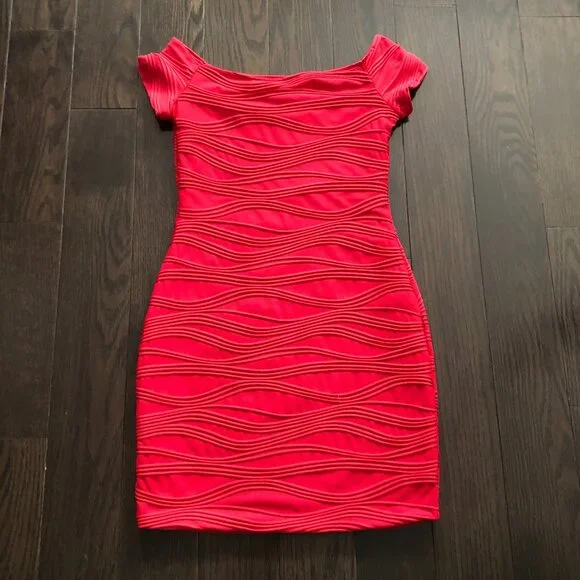 Red Dress - Picture 2 of 4